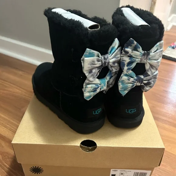 UGG Black Bailey Bow Boots - Picture 1 of 4